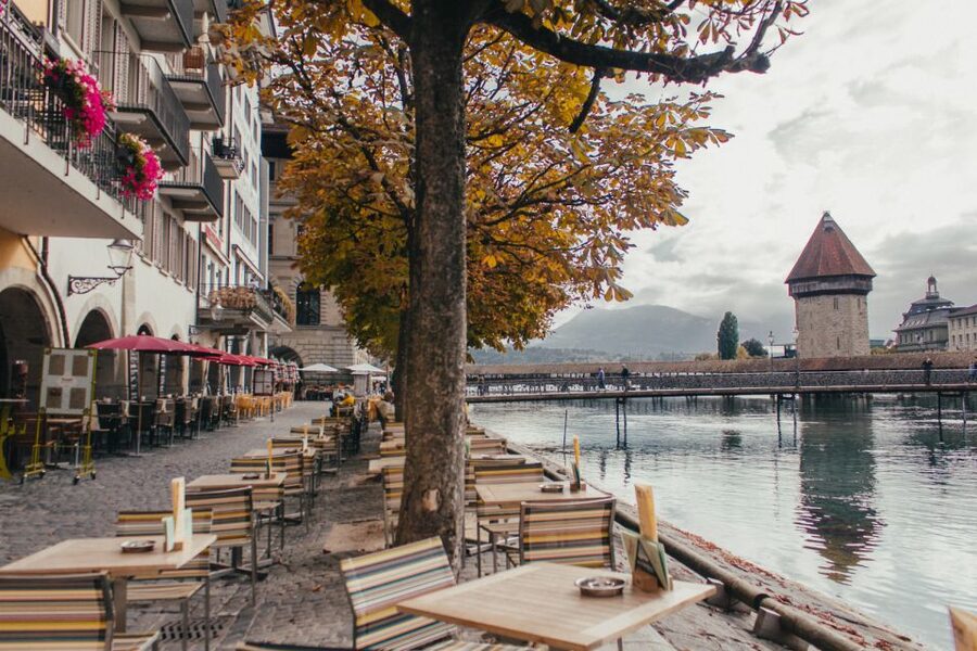 Lucerne: Guided Walking Tour with an Official Guide - Old town squares and painted facades