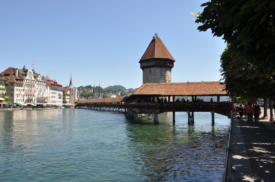 Lucerne: Guided Walking Tour with an Official Guide - The guides and their style