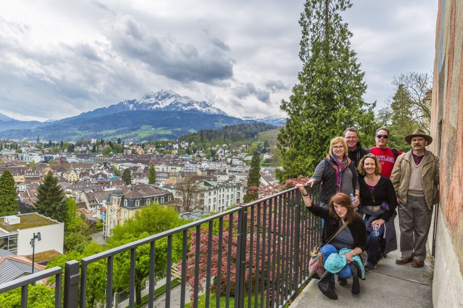 Lucerne: Walking and Boat Tour with Cheese & Wine Tasting - The Lion Monument and a point to confirm