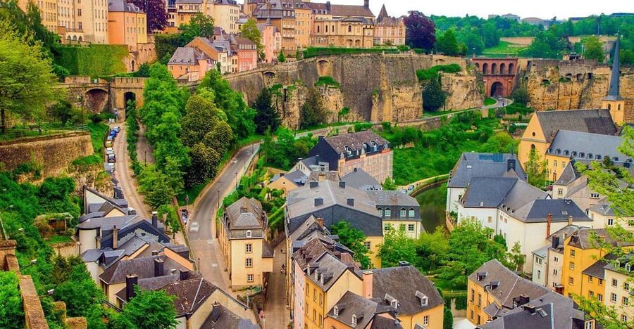 Luxembourg Highlights: Walking Tour in English - Fortress views and the Grund district