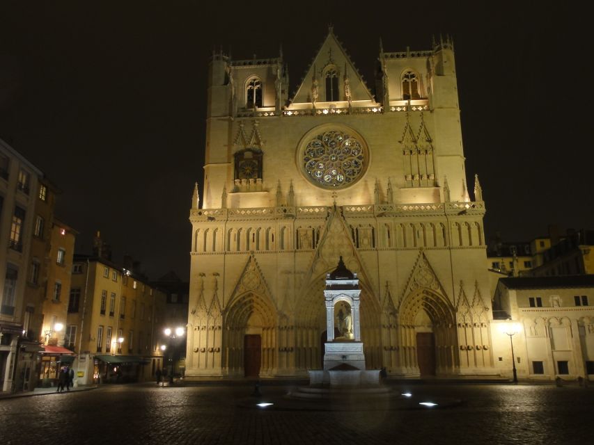 Lyon: Old District Private Guided Walking Tour - Why Vieux Lyon works so well in two hours