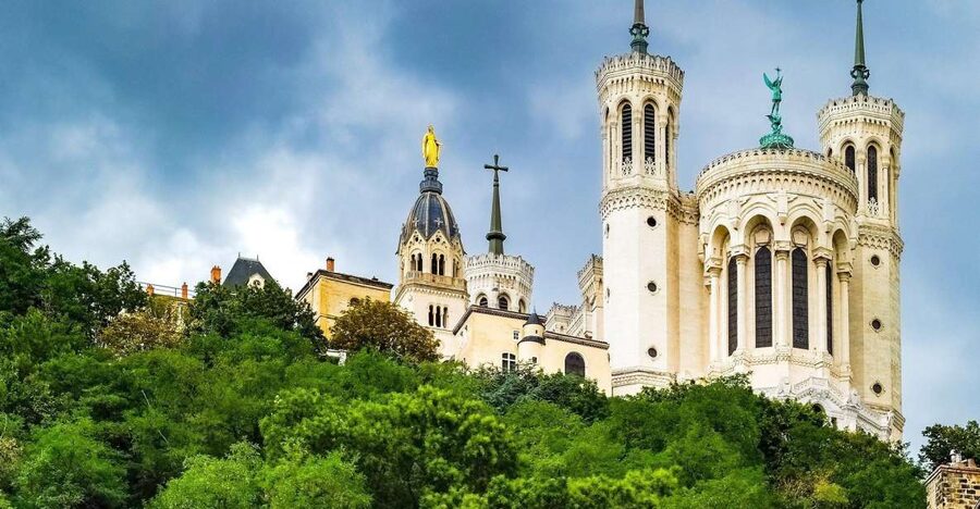 Lyon: Old District Private Guided Walking Tour - Saint-Jean Cathedral and the old quarter