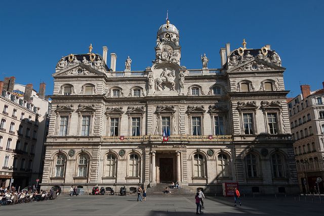Lyon: Old District Private Guided Walking Tour - Juiverie Street and Hotel Gadagne