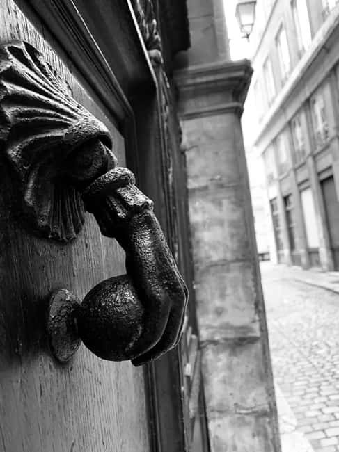 Lyon: Private Walking Tour of "Traboules" in the Old Town - Silk workers, trade, and ordinary life