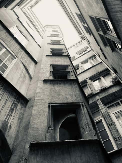 Lyon: Private Walking Tour of "Traboules" in the Old Town - Wartime corridors and the French Resistance