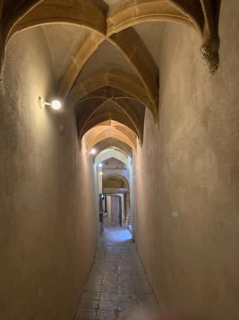 Lyon: Private Walking Tour of "Traboules" in the Old Town - The guide makes the difference
