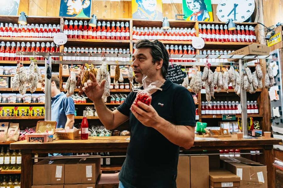 Lyon: Vieux Lyon Food Tasting Walking Tour - Why food is the right way into Vieux Lyon