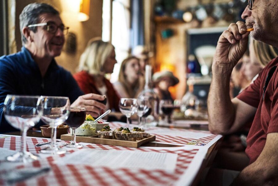 Lyon: Vieux Lyon Food Tasting Walking Tour - How the guides shape the experience
