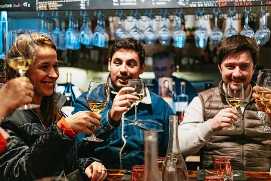 Lyon: Vieux Lyon Food Tasting Walking Tour - Meeting your guide near Saint Jean