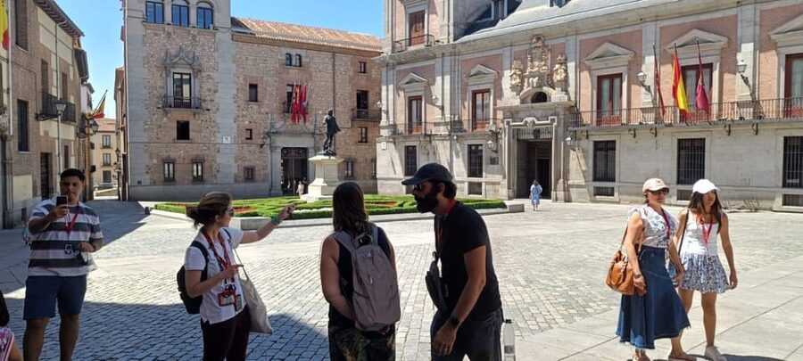 Madrid: 1.5-Hour City Highlights Guided Walking Tour - What $14 gets you