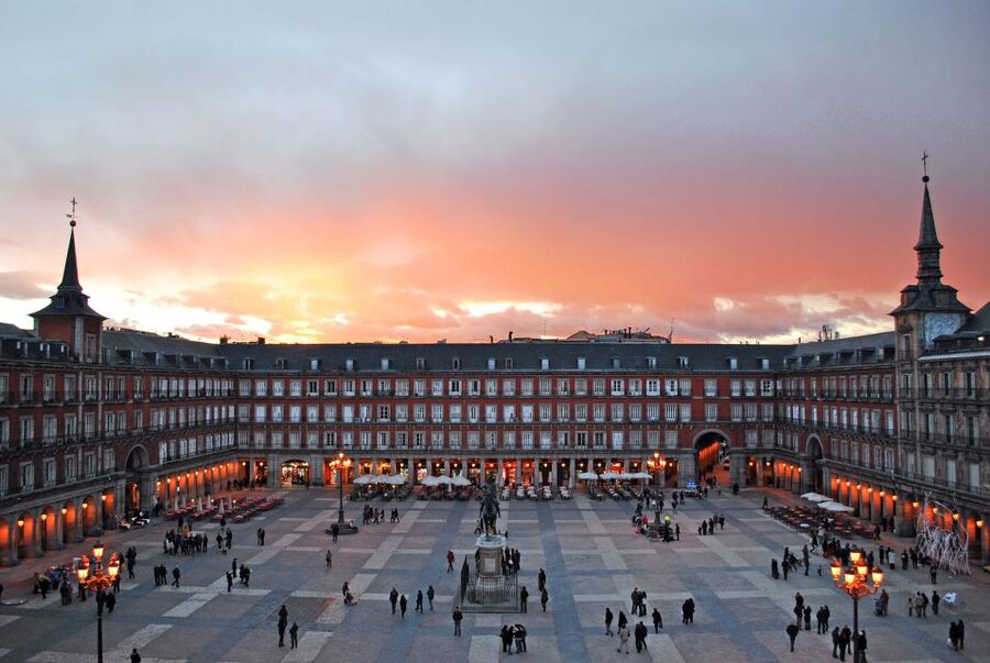 Madrid: City Highlights Guided Walking Tour - Why this Madrid walking tour works as a first introduction