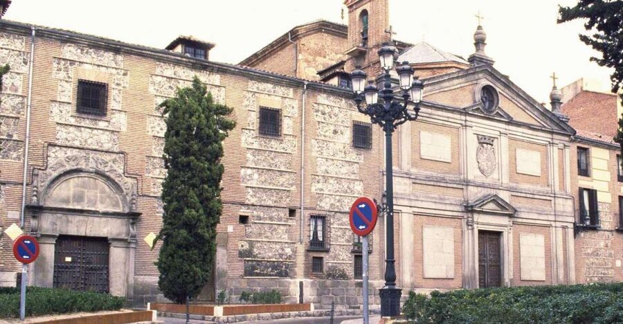 Madrid: Guided Walking Tour of Monasterio de las Descalzas - Why the Descalzas Reales feels different from Madrid’s big museums