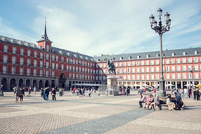 Madrid Historic Centre Food Tour with Authentic Tapas & Wines - The famous fried squid sandwich