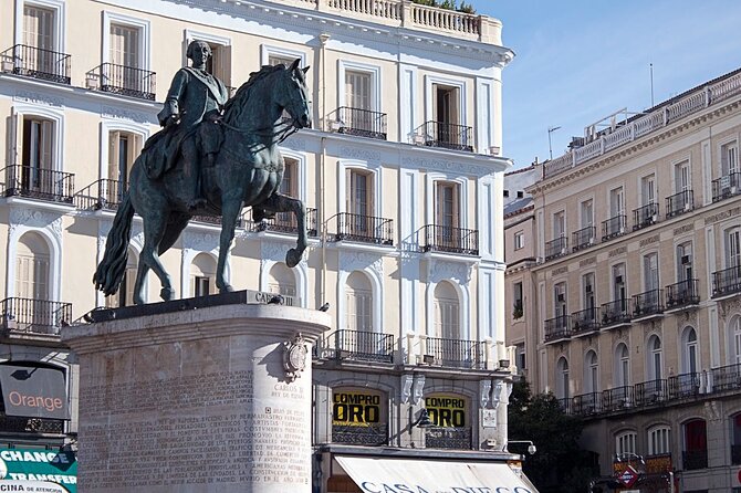 Madrid Historic Centre Food Tour with Authentic Tapas & Wines - The sights between the plates