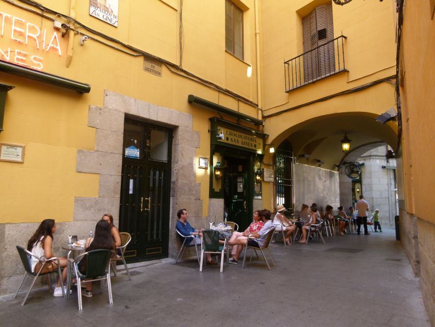 Madrid Historical Centre & Old Town Walking Tour in French - Why the French-language format makes a difference
