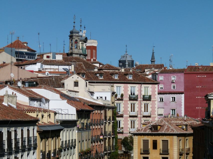Madrid Historical Centre & Old Town Walking Tour in French - Small group, private tour, or a date with four people