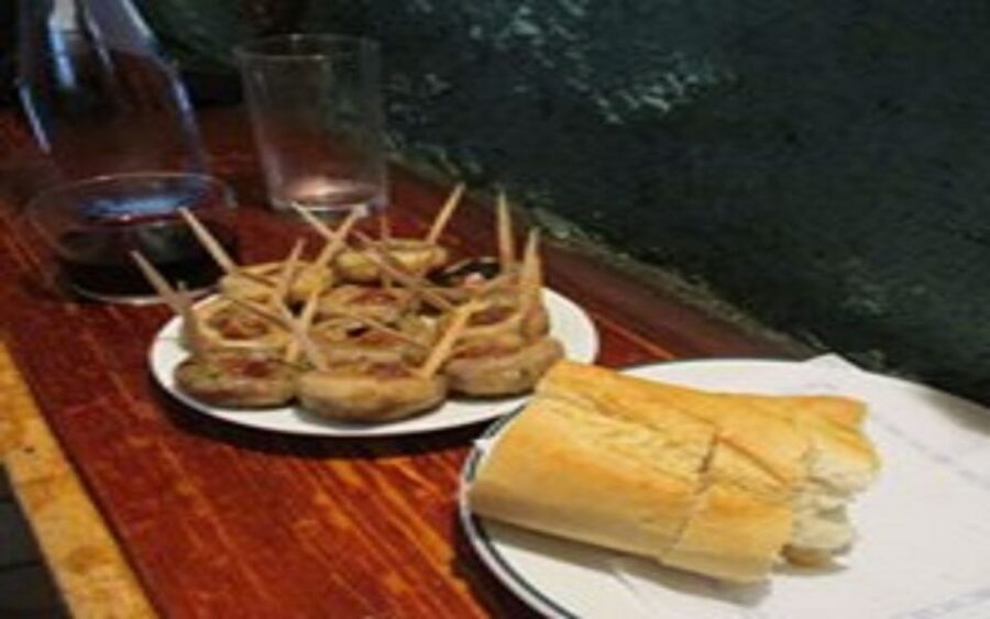 Madrid: Old Madrid Walking Food and Wine Tour - A first taste of Madrid at Puerta del Sol