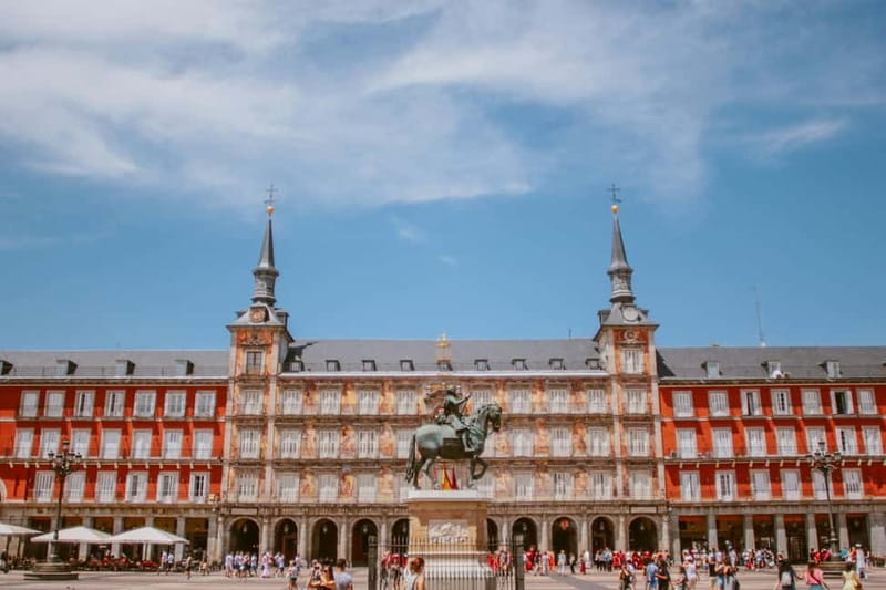 Madrid: Old Town & Poets District Guided Walking Tour - Plaza Mayor, Cuchilleros Arch, and the old town