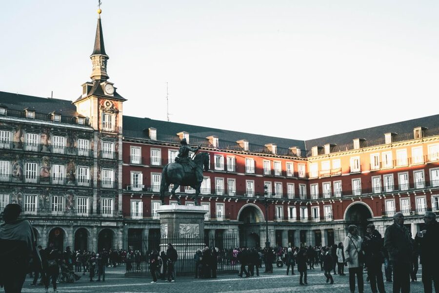 Madrid: Old Town & Poets District Guided Walking Tour - What the guides add to the walk