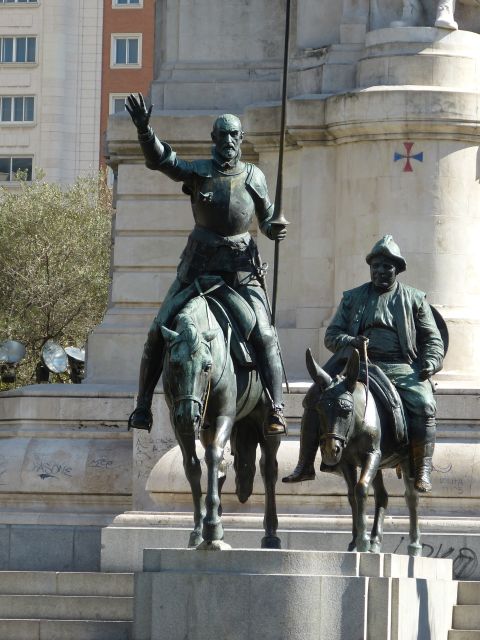 Madrid: Private Walking Tour with a Local - The kind of guide you may meet