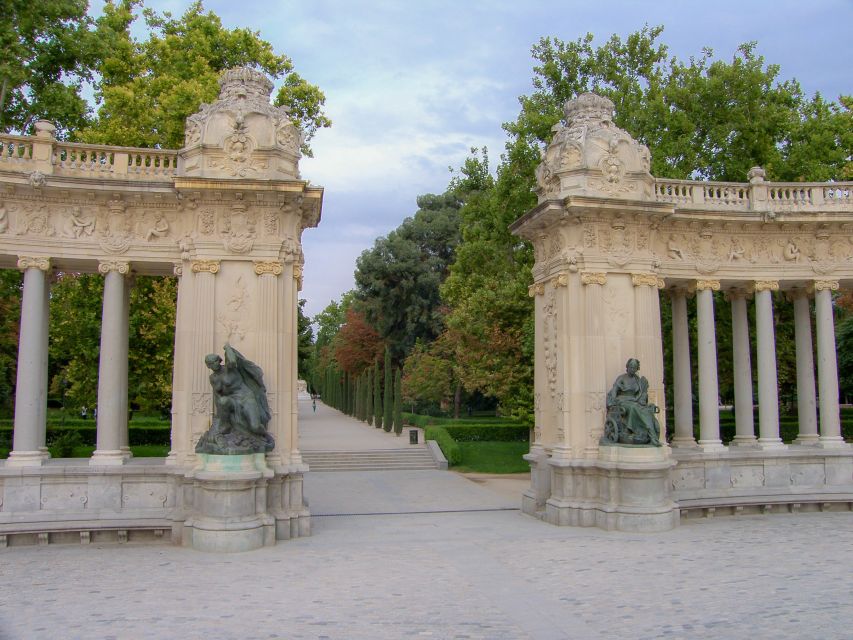 Madrid: Private Walking Tour with a Local - What the $56 price means