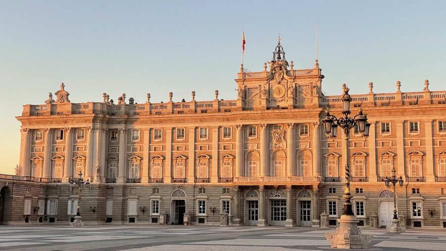 Madrid: Royal Palace Skip-the-Line Guided Tour - Plaza de la Villa and the route toward the palace
