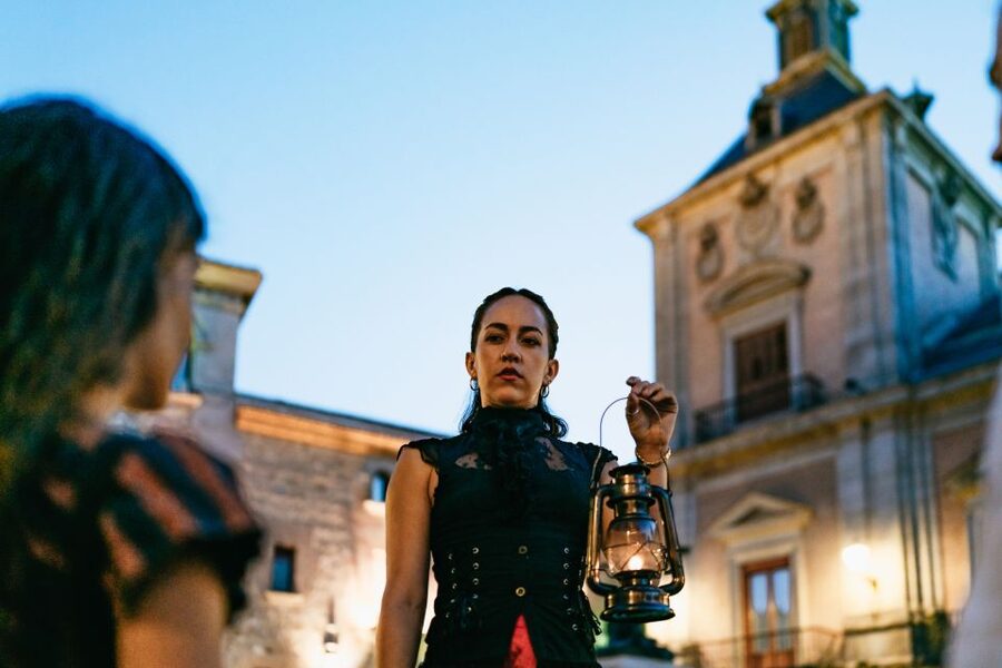 Madrid: Spanish Inquisition and Legends Evening Walking Tour - Walking through old streets and main plazas