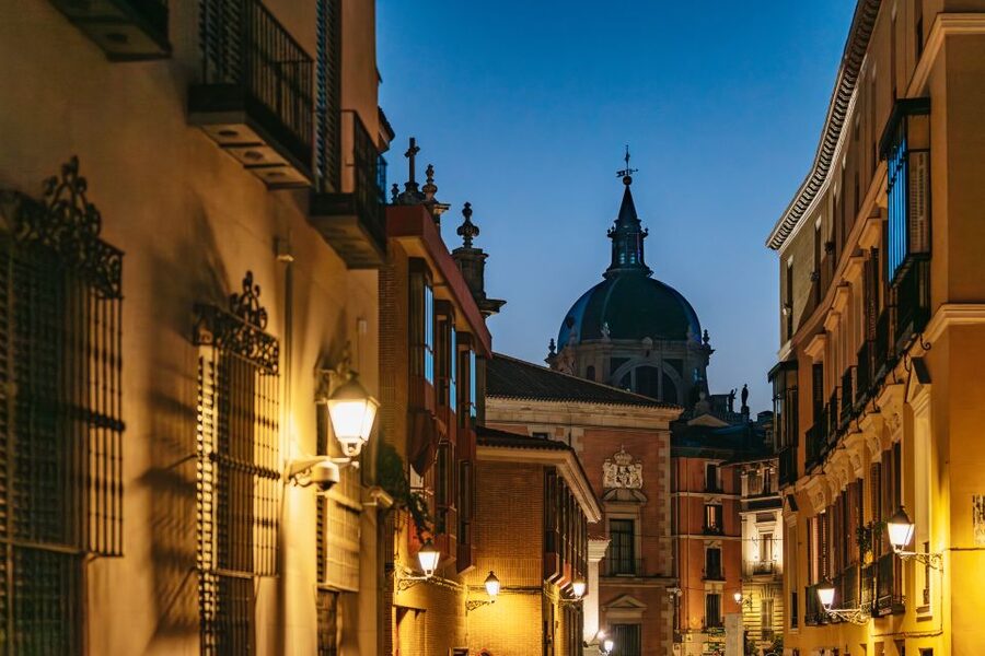 Madrid: Spanish Inquisition and Legends Evening Walking Tour - Ghosts, superstitions, and the Los Madriles
