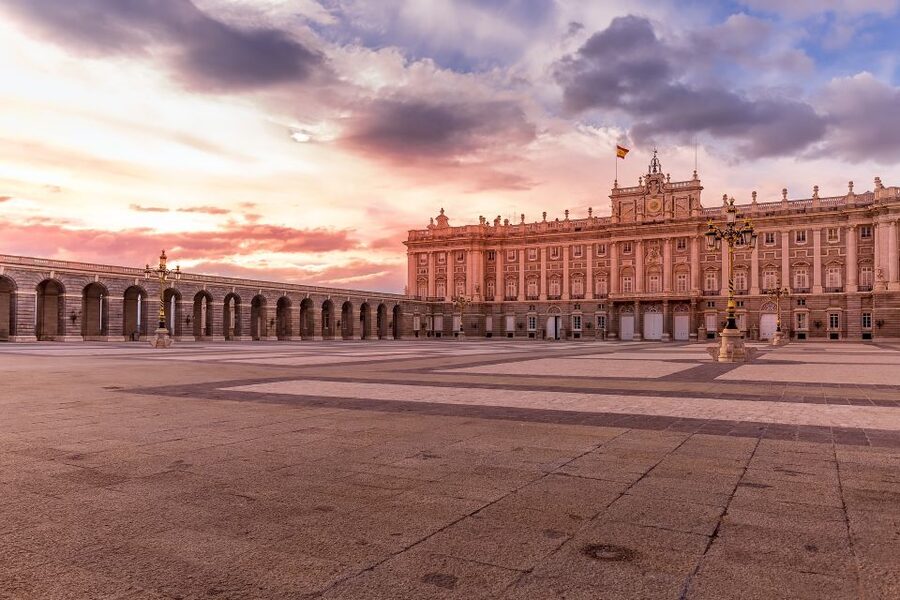 Madrid: Sunset Walking Tour with Optional Flamenco Show - Why sunset works so well in central Madrid