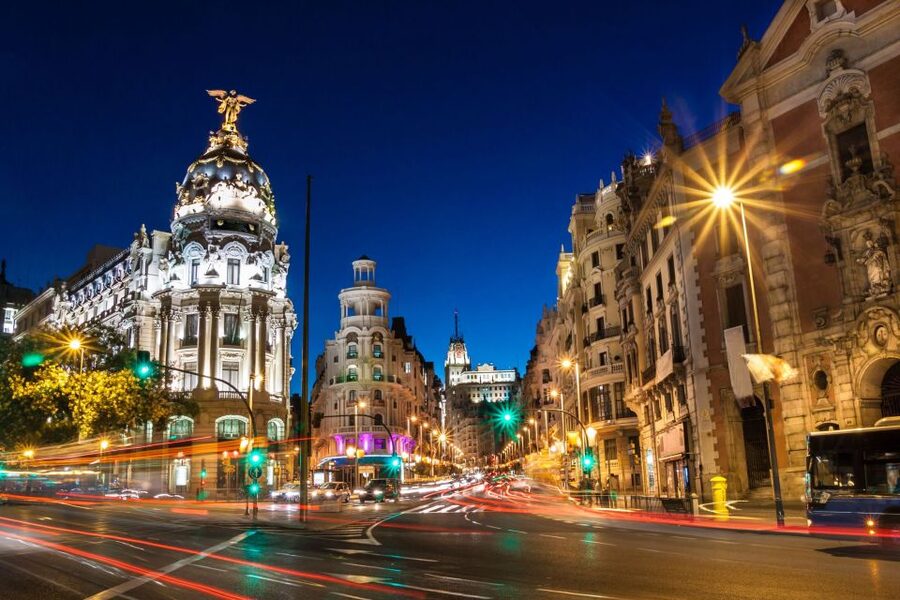 Madrid: Sunset Walking Tour with Optional Flamenco Show - Walking through El Madrid de los Austrias