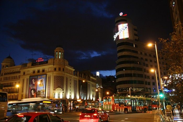 Madrid: Sunset Walking Tour with Optional Flamenco Show - Plaza Mayor and the end of the evening