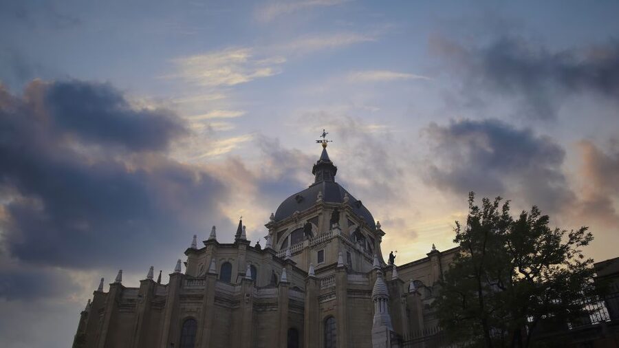 Madrid: Sunset Walking Tour with Optional Flamenco Show - Adding flamenco and dinner