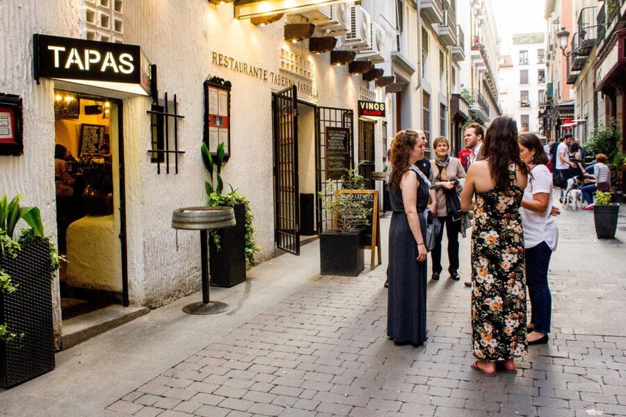 Madrid: Tapas & Wine Tasting Tour with Local Guide - Stop two: more food, more local detail