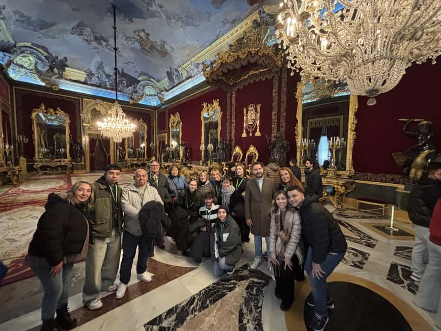 Madrid: Visit to the Royal Palace & Walking Tour of the City - Plaza de la Armería and the palace entrance