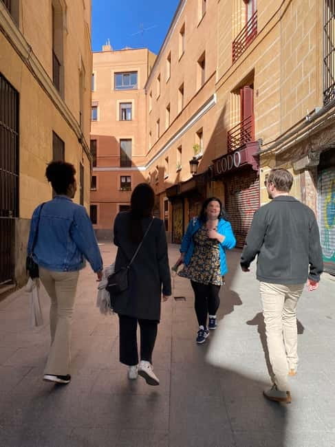 Madrid: Welcome to Madrid Guided Walking Tour - Why Madrid makes sense on foot