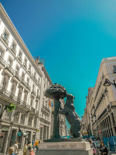 Madrid: Welcome to Madrid Guided Walking Tour in English - Plaza de la Villa and three centuries of Madrid