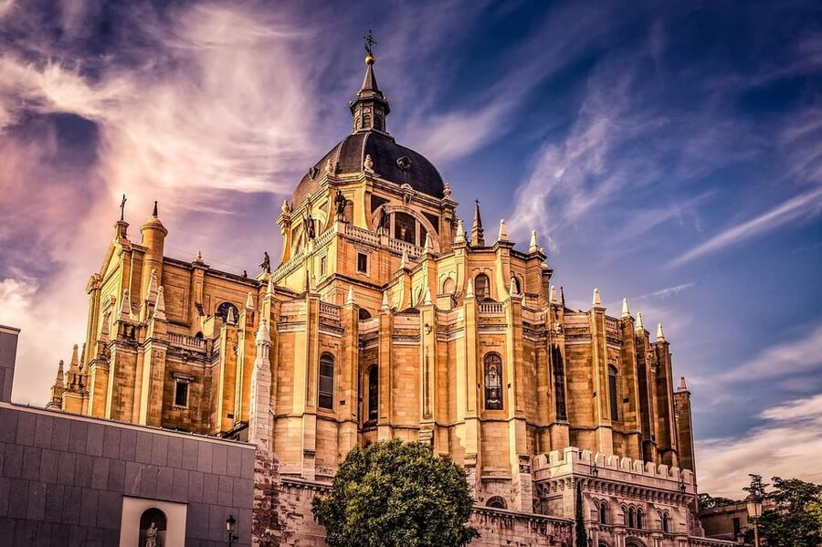 Madrid: Welcome to Madrid Guided Walking Tour in English - Gran Vía and nineteenth-century modernization