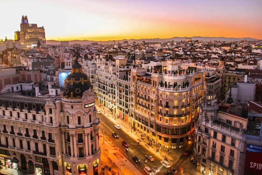 Madrid: Welcome to Madrid Guided Walking Tour in English - The Prado area without a museum admission