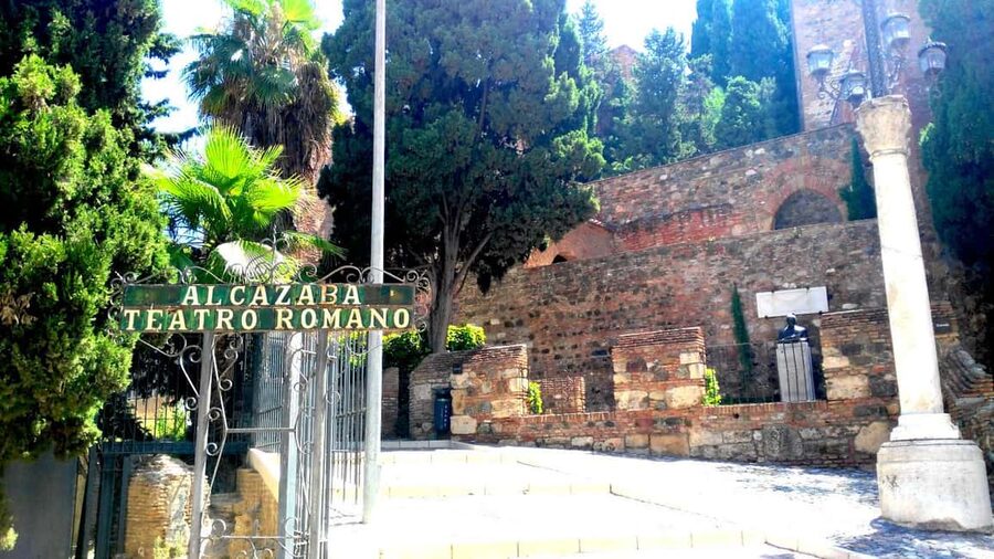 Málaga: 2h Walking Historical Tour–Art, Culture and Legends - Starting where ancient Malaka began