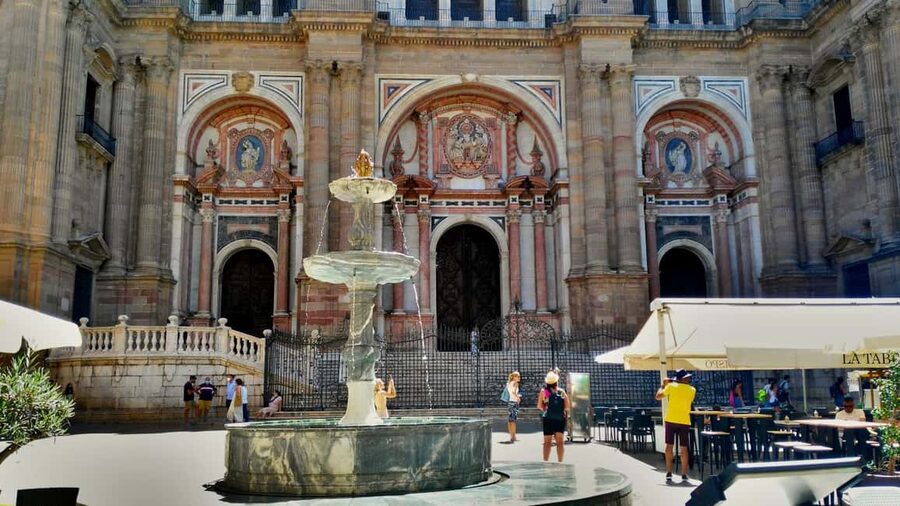 Málaga: 2h Walking Historical Tour–Art, Culture and Legends - Should you book it?