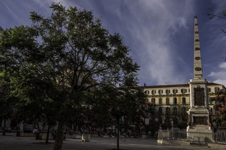 Málaga: 3-Hour Complete Walking Tour with Tickets - The guides are a major part of the experience