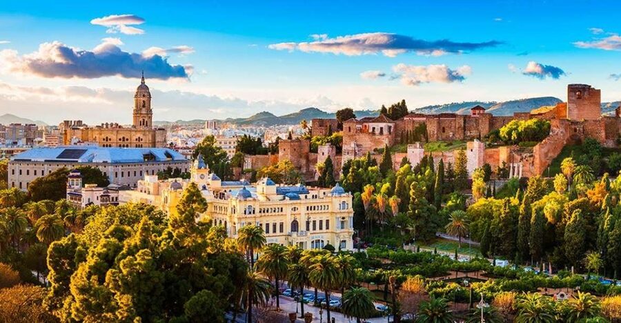 Málaga: Cathedral, Alcazaba, Roman Theater Walking Tour - The Alcazaba and Málaga from above