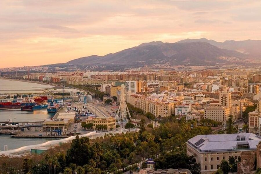 Malaga: Walking Tour of Must-See Attractions - Key points at a glance