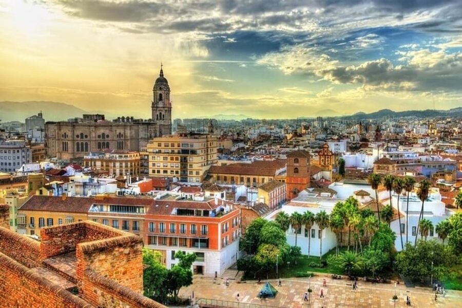 Malaga: Walking Tour of Must-See Attractions - A smart first look at Málaga’s old center
