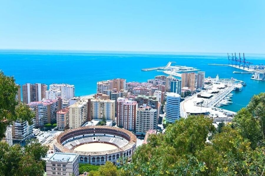 Malaga: Walking Tour of Must-See Attractions - Málaga Cathedral, grand but time-limited