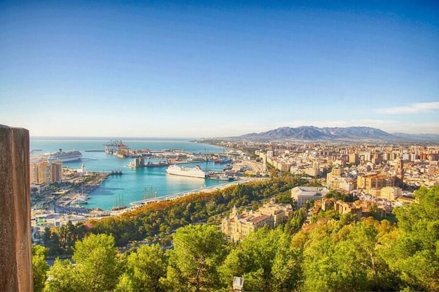 Malaga: Walking Tour of Must-See Attractions - Plaza de la Merced and Picasso’s Málaga
