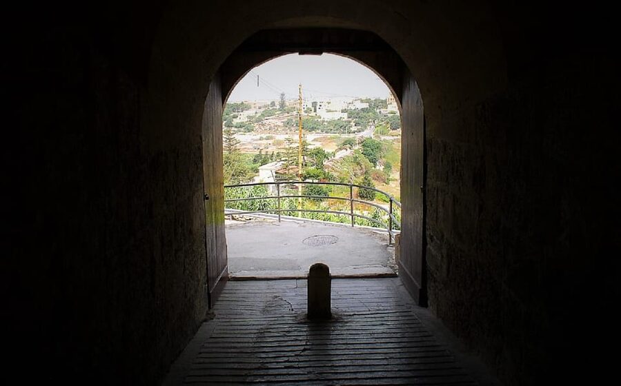 Malta: Mdina and Rabat Walking Tour with Catacombs - Walking from Mdina into Rabat