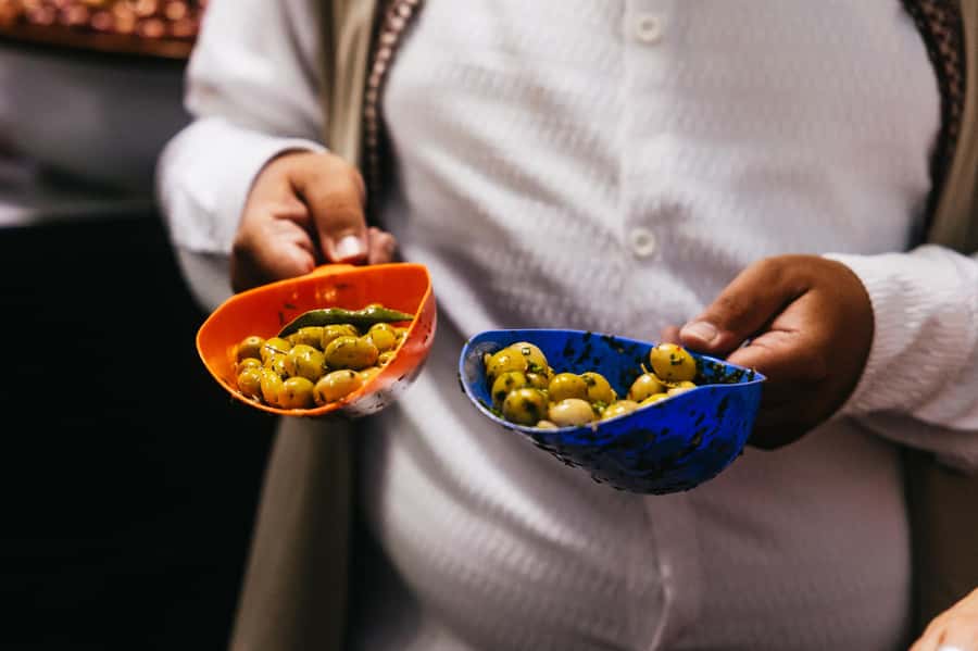 Marrakech: Authentic Moroccan Food Walking Tour & Dinner - The guide makes the difference