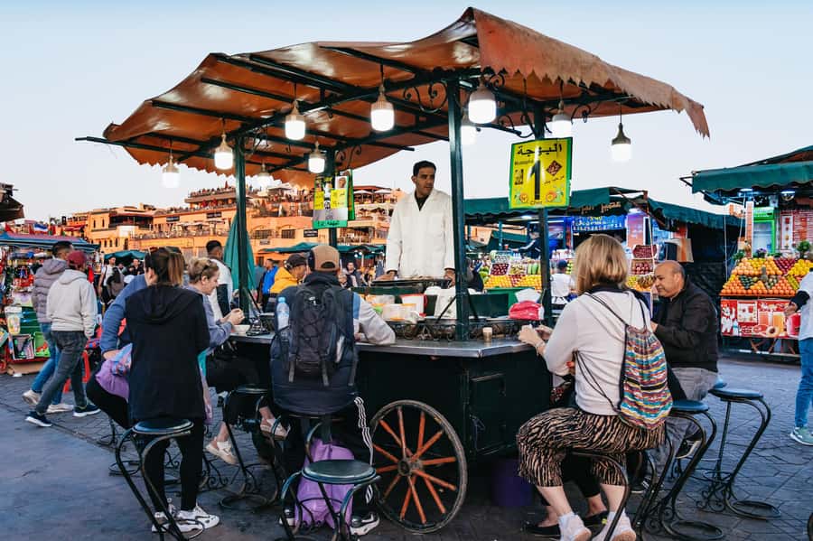 Marrakech: Medina by Night Walking Tour with Moroccan Tea - Why a night walk helps in Marrakech