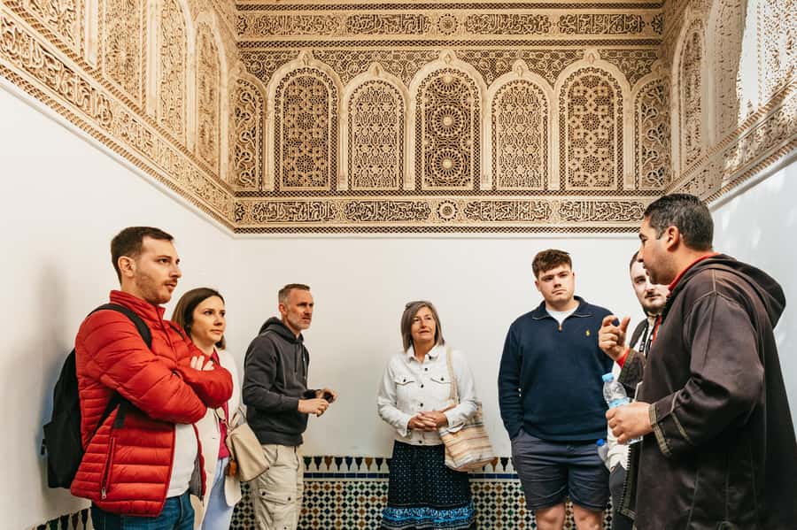 Marrakech: Saadian Tombs & Bahia Palace, Medina Guided Tour - A useful first walk through Marrakech